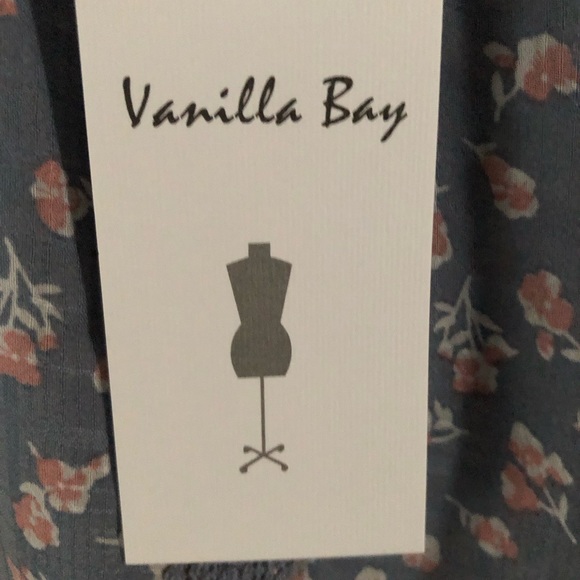 Vanilla Bay sheer top. Size small. And size large - Picture 8 of 9